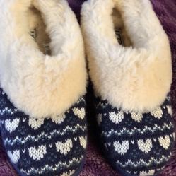 Brand New Perfect For Valentines Day Flippers Size 6-7 For Women Ugg Brand
