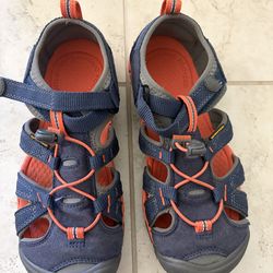 KEEN Sandals Youth size 5