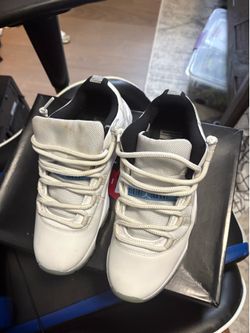 Jordan 11s retro low legend blues size 7.5