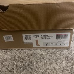 Bailey Button Chestnut Uggs 