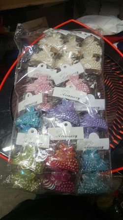 24 hair clips new in package