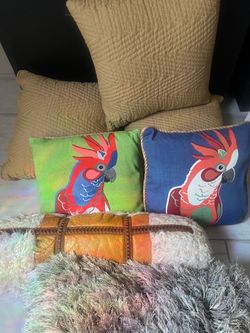 Lot of 7 decorative pillows