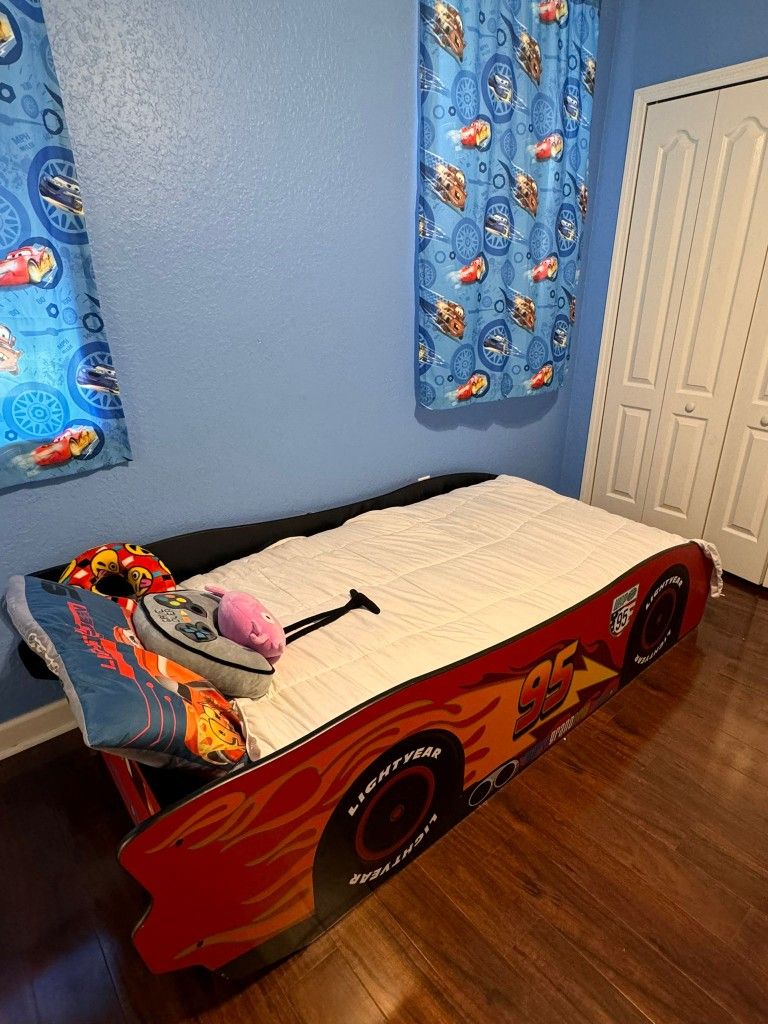 Speed McQueen Kid's Bedroom Set