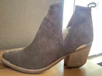 Booties Jeffrey Campbell