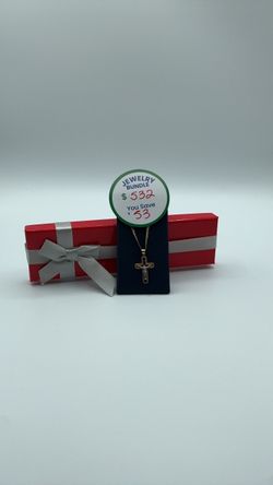 gold ecklace and pendant