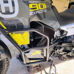 2025 Husqvarna Norden 901 Expedition