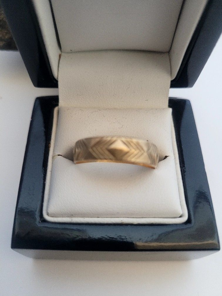Men's 14K Gold Diamond Cut Geometric Band