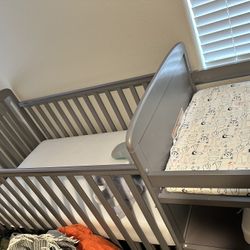 Crib With Changing Station Near New With New Mattress 