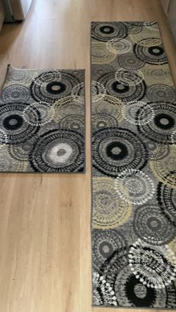 Area rug ( 8*10 ft) and 2 runners (2 *7 ft)