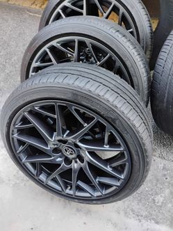 Set of 4 2025-2026 Camry XSE 19 inch Oem Rims With Michelin Tires.
