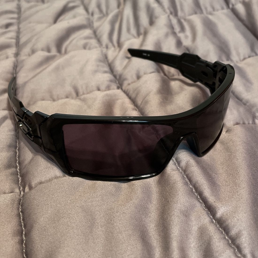 Men's Oakley Sunglasses (Raiders) for Sale in Fresno, CA - OfferUp