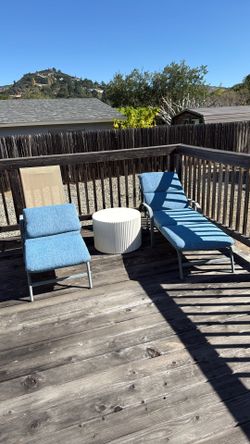 Pool Side Lounge Chairs 