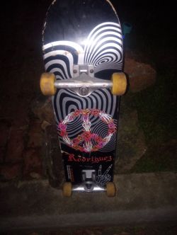 PRIMITIVE RODRIGUEZ GFL SKATEBOARD COMPLETE 7.75 BLACK