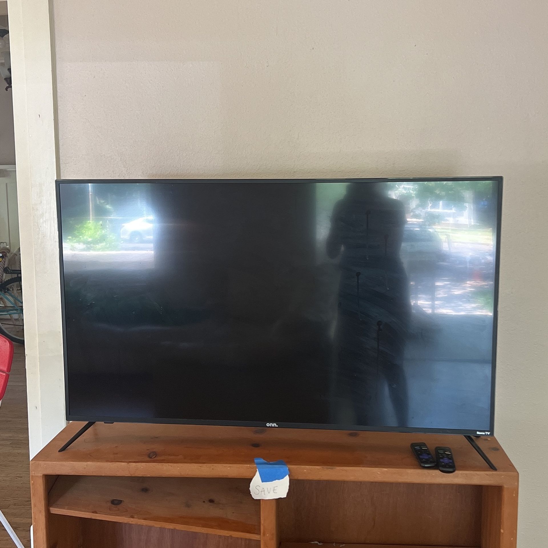 50 inch roku onn tv with two remotes