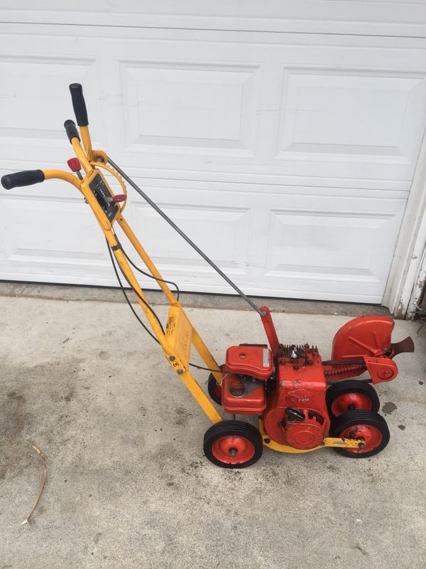 Mclane edger Briggs & Stratton engine works great for Sale in Norwalk
