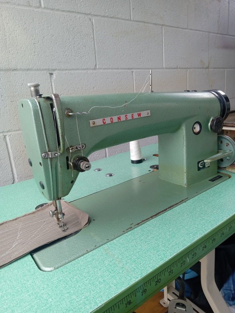 Machina de Coser Consew