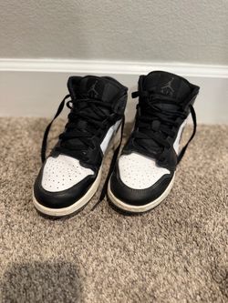 Youth Size 7 Air Jordan shoes