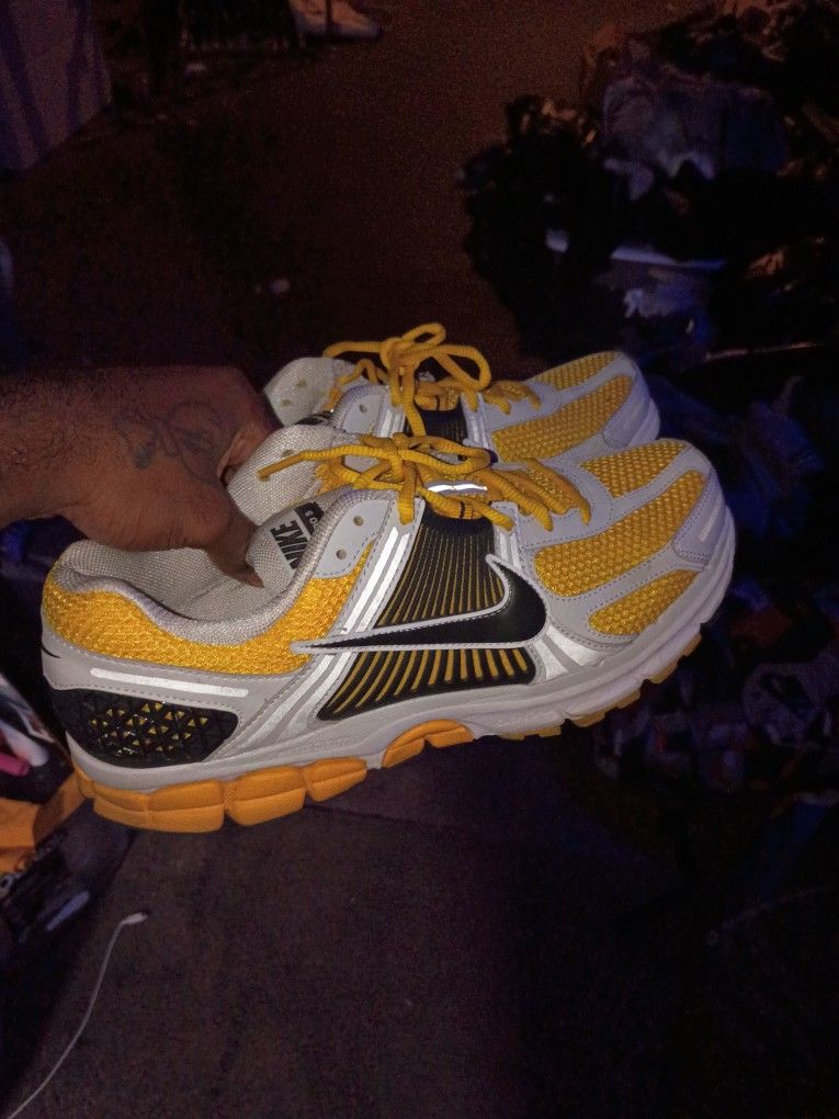 Nike Vomers Yellow
