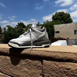 Air Jordan 3 Retro GS 'Hide N' Sneak Size 5.5 Grey And White 