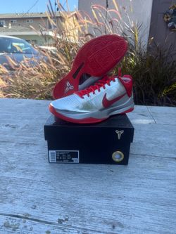 Kobe 5 rookie of the year size 10m