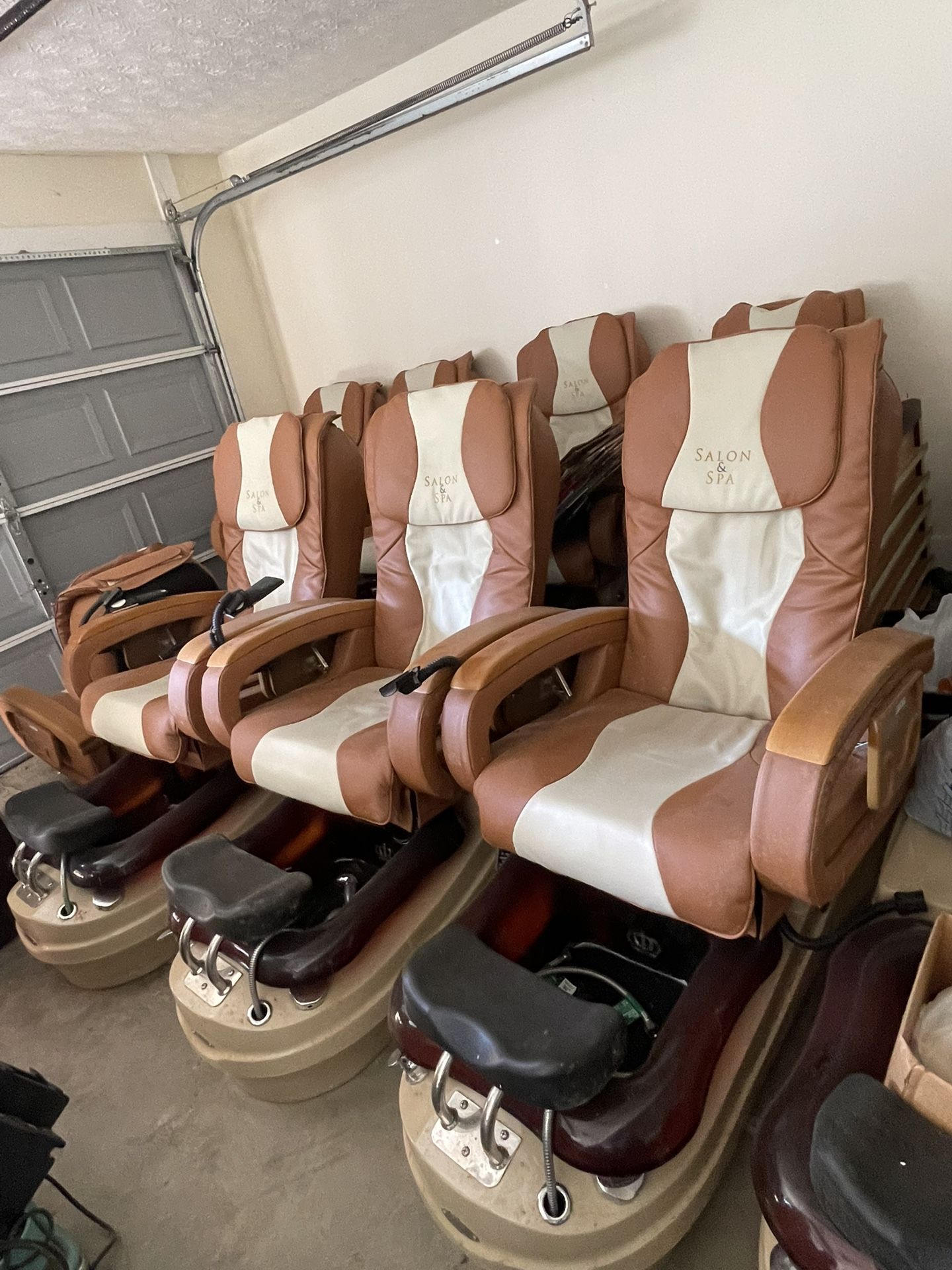 Pedicure Chairs - Leather - Mocha & White