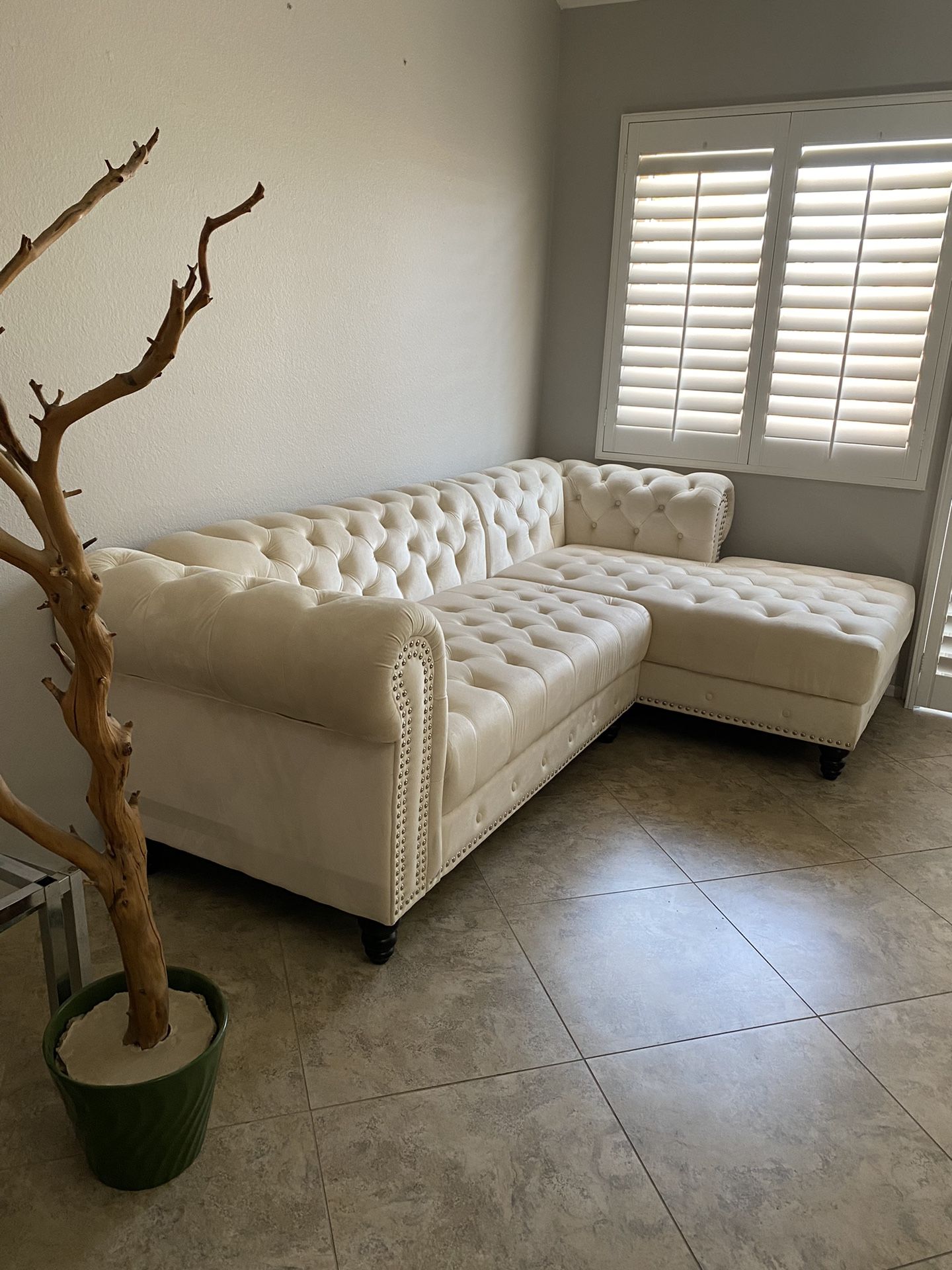 White Velvet Studded Boudoir Lounge Sofa