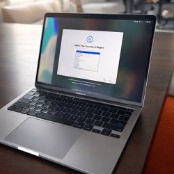 MacBook Pro 13" (M1) — 512GB SSD / 8GB RAM — Minor Display Discoloration