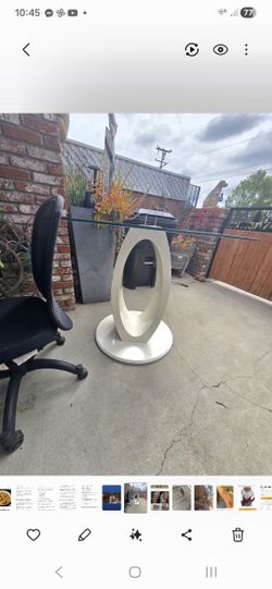 Unique Table Round Glass 48inch.