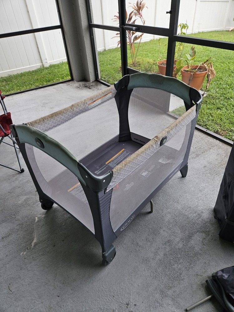 Pack And Play With Bassinet And Changing Table