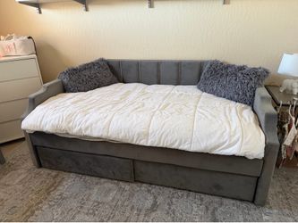 Full size day bed