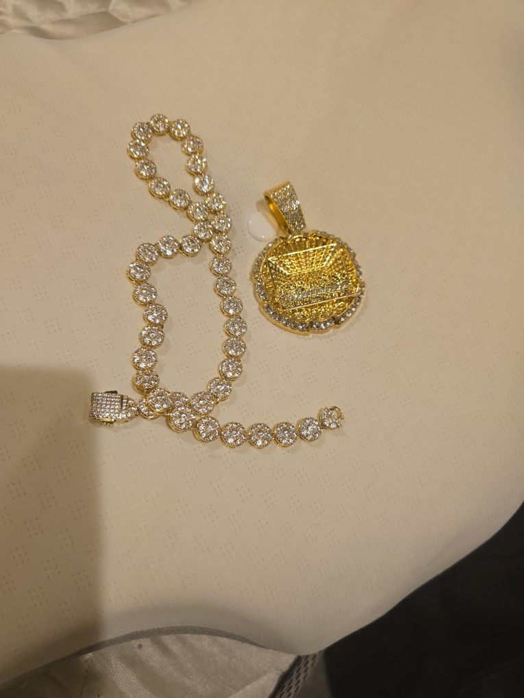 Gold And Diamond Chain And Pendant