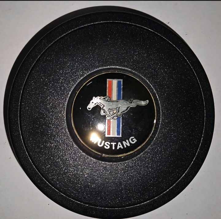 VSW 9 Hole Performance Black Horn Button Running Mustang Emblem New OpenBox