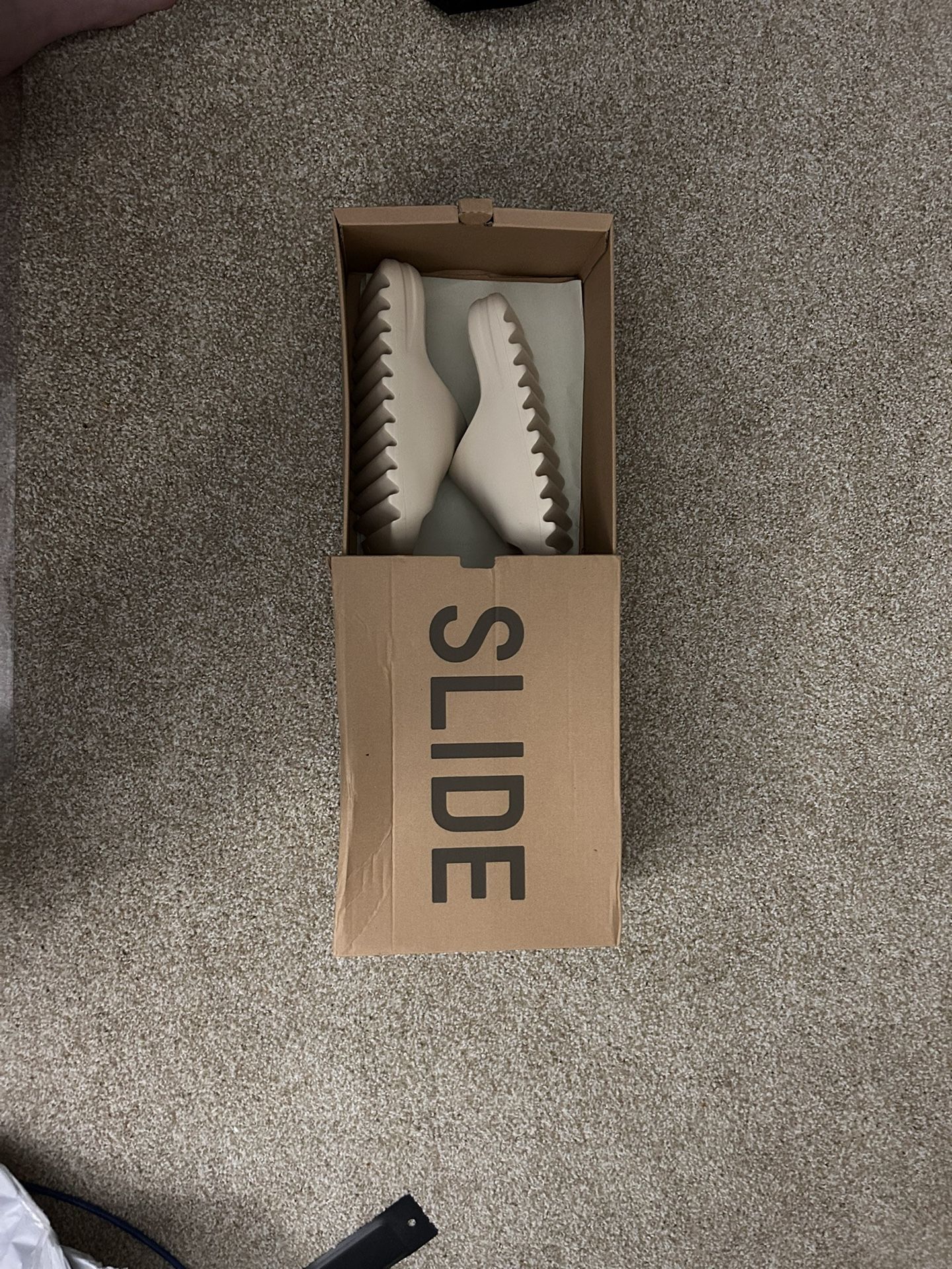*BEST OFFER* bone white yeezy slides