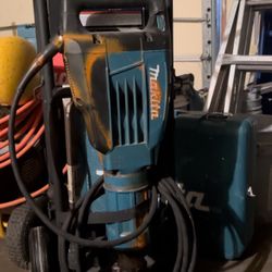 Makita Demolition Hammer 