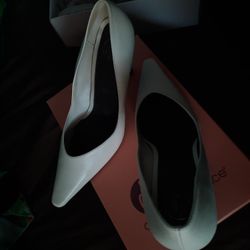 Ladies Shoes Size 7.5m