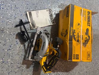DEWALT XTREME 12-volt Circular saw 5-3/8-in Brushless Cordless (tool only) BRAND NEW