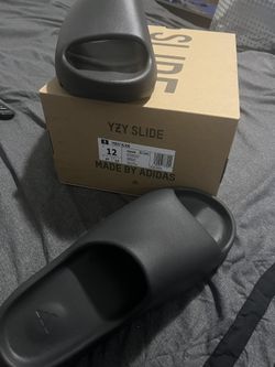 Black Yeezy Slide 