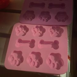 Silicone Paws And Bones For Chocolate Or dog Treats