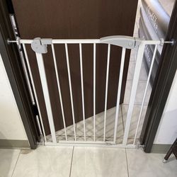 Brand New $40 Baby Safety Gate 35” Tall for 29-32” Wide Doorways Stairs, Walk Thru Metal Pet Dog Fence 