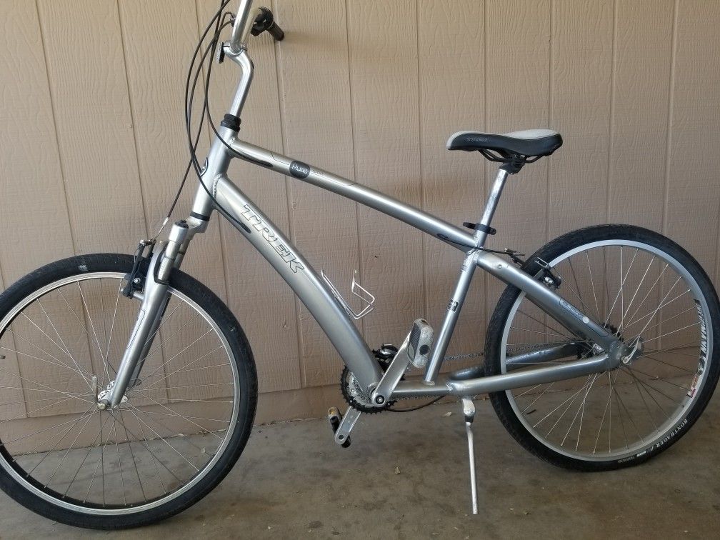 TREK BIKE NEEDS A LIL TLC SUPER NICE BIKE