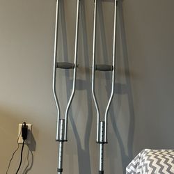 Brand new, never used Medline Basic Aluminum Crutches