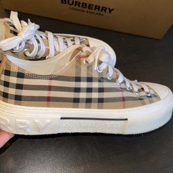Womens Sz 9 Burberry Checkered Sneakers