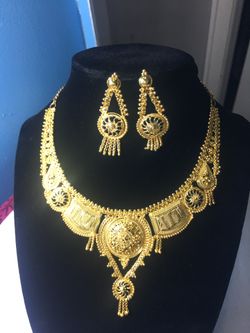 Gold plated necklace with earring. Color guaranty