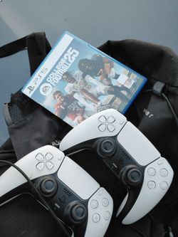 2 ps5 controllers and 1 game