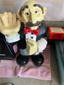 Waiter toilet paper holder