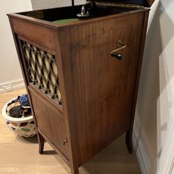 Edison Hepplewhite Phonograph. 1917