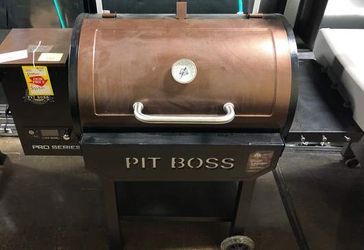 Brand New PIT BOSS PRO SERIES 820 WOOD PELLET GRILL 3J