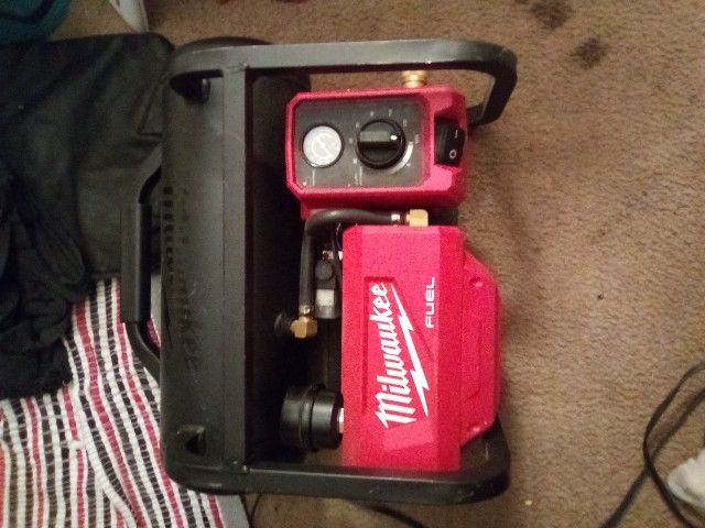 Milwaukee 2 Gal. Compact Quiet Compressor 