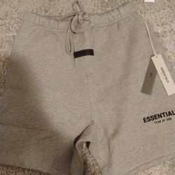 Essential shorts small in mens