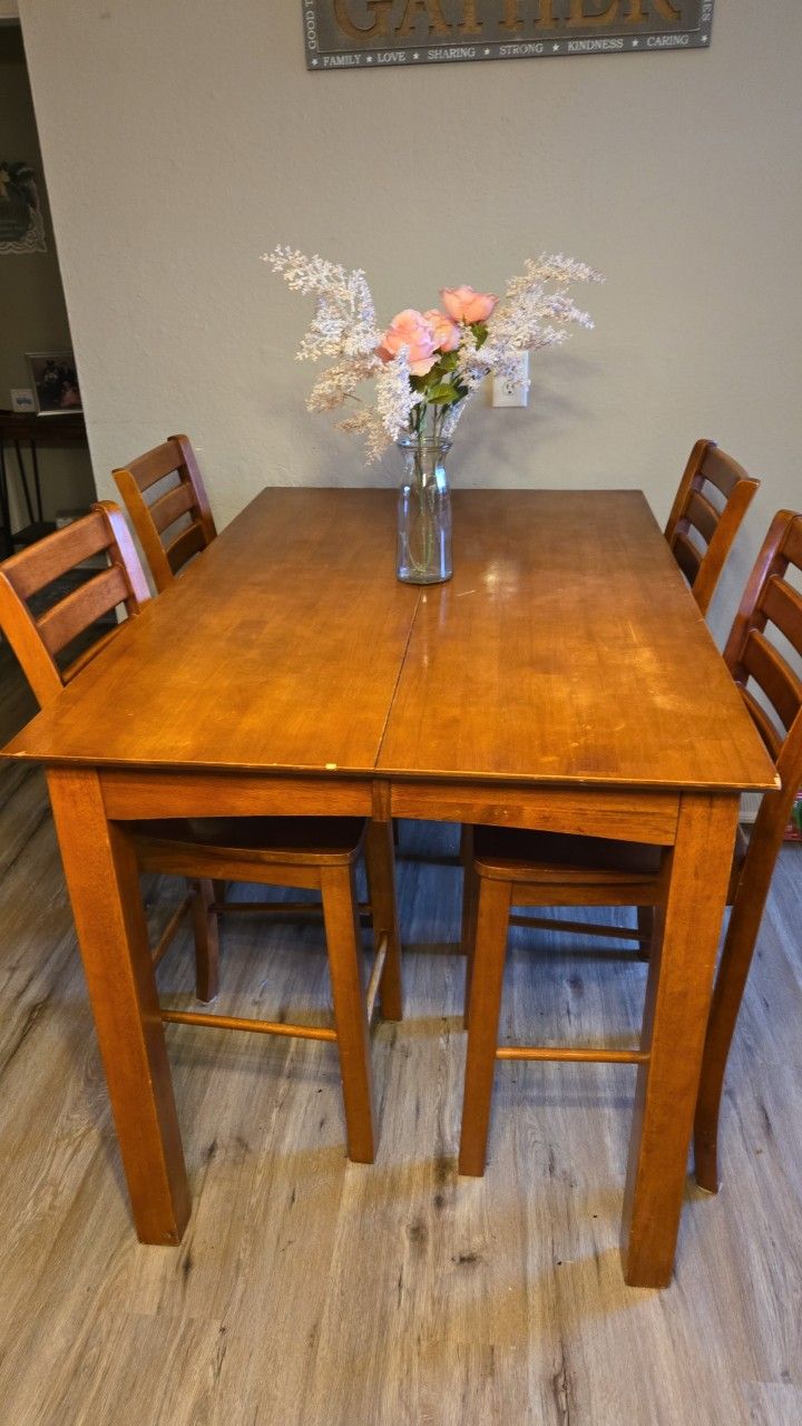 Dining Room Table With Four Chairs 